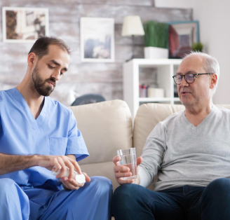 врач разговаривает с пациентом